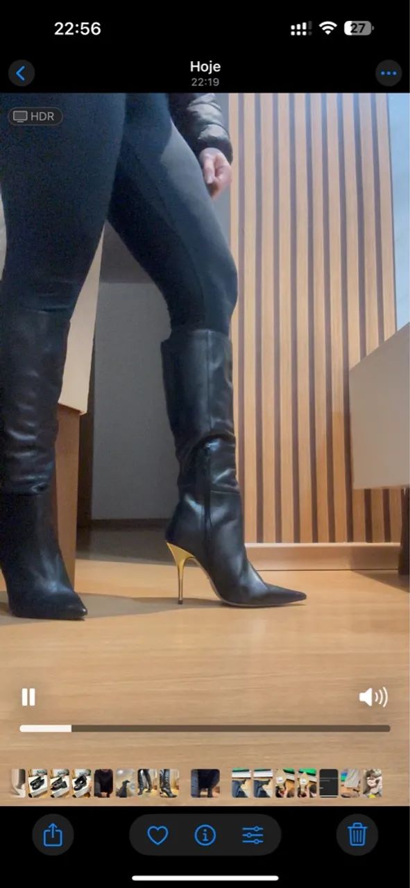 Bota de Couro Preta com Salto Dourado - Elegância e Estilo! - Foto 2