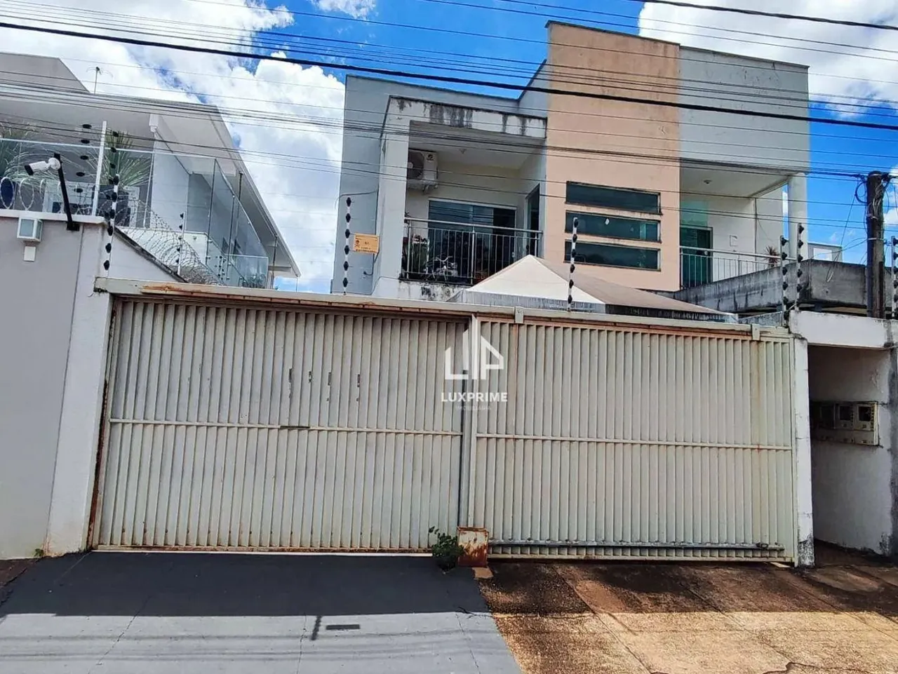 Conjunto com 4 casas na 305 sul