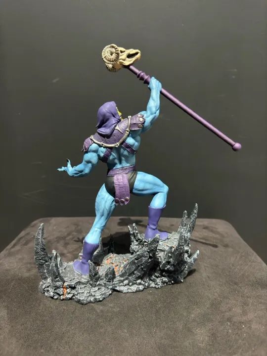 Esqueleto iron studios 