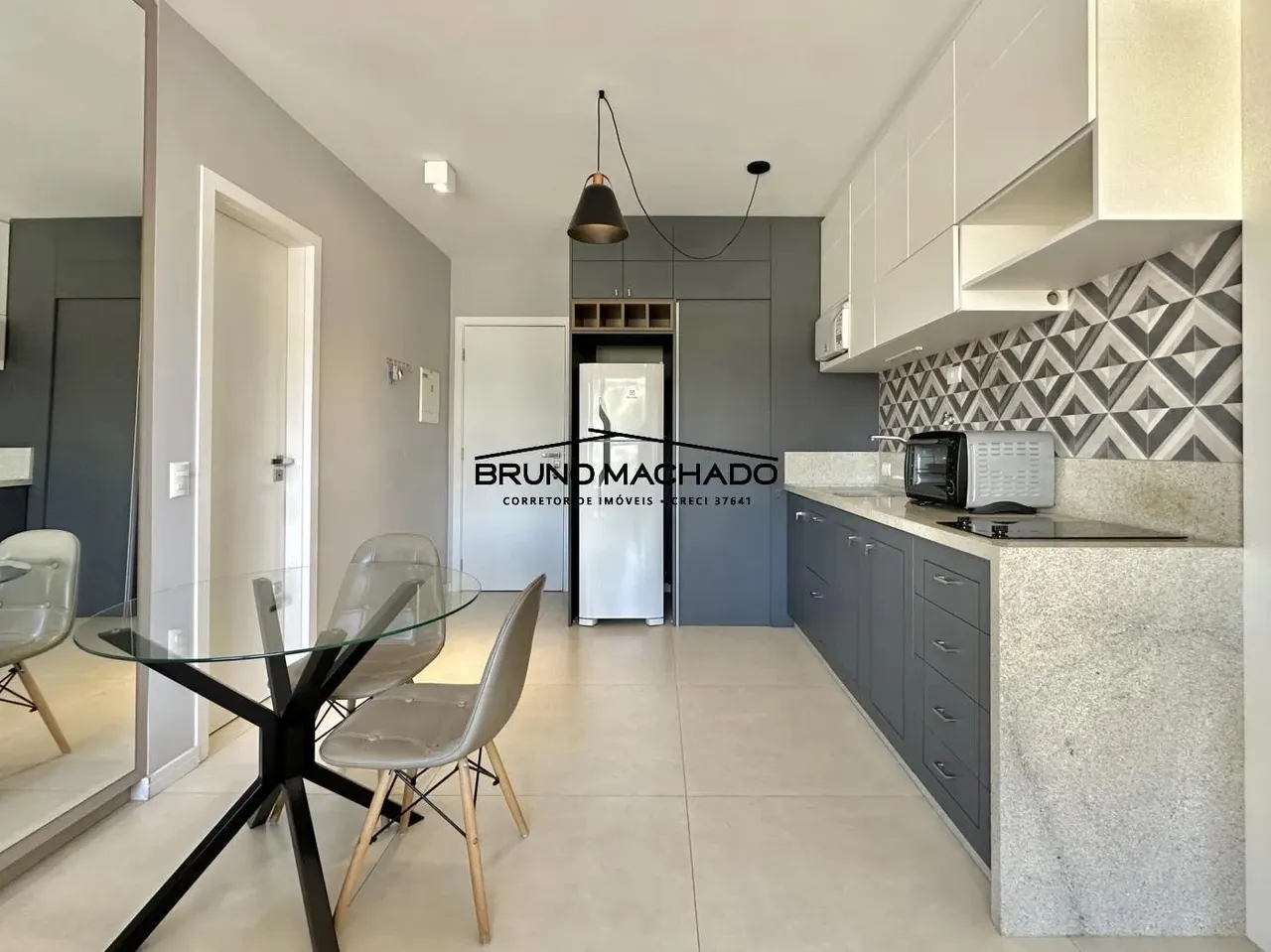 Studio para Locação em Curitiba, Centro Cívico, 1 dormitório, 1 banheiro, 1 vaga
