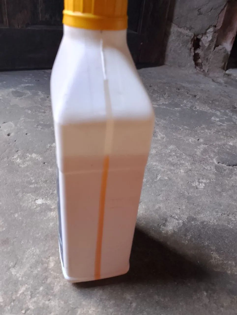 Tirando pouco Óleo 100ml Óleo Lubrificante Tekna ISO 100 para Compressor de Ar 1 Litro - Foto 2