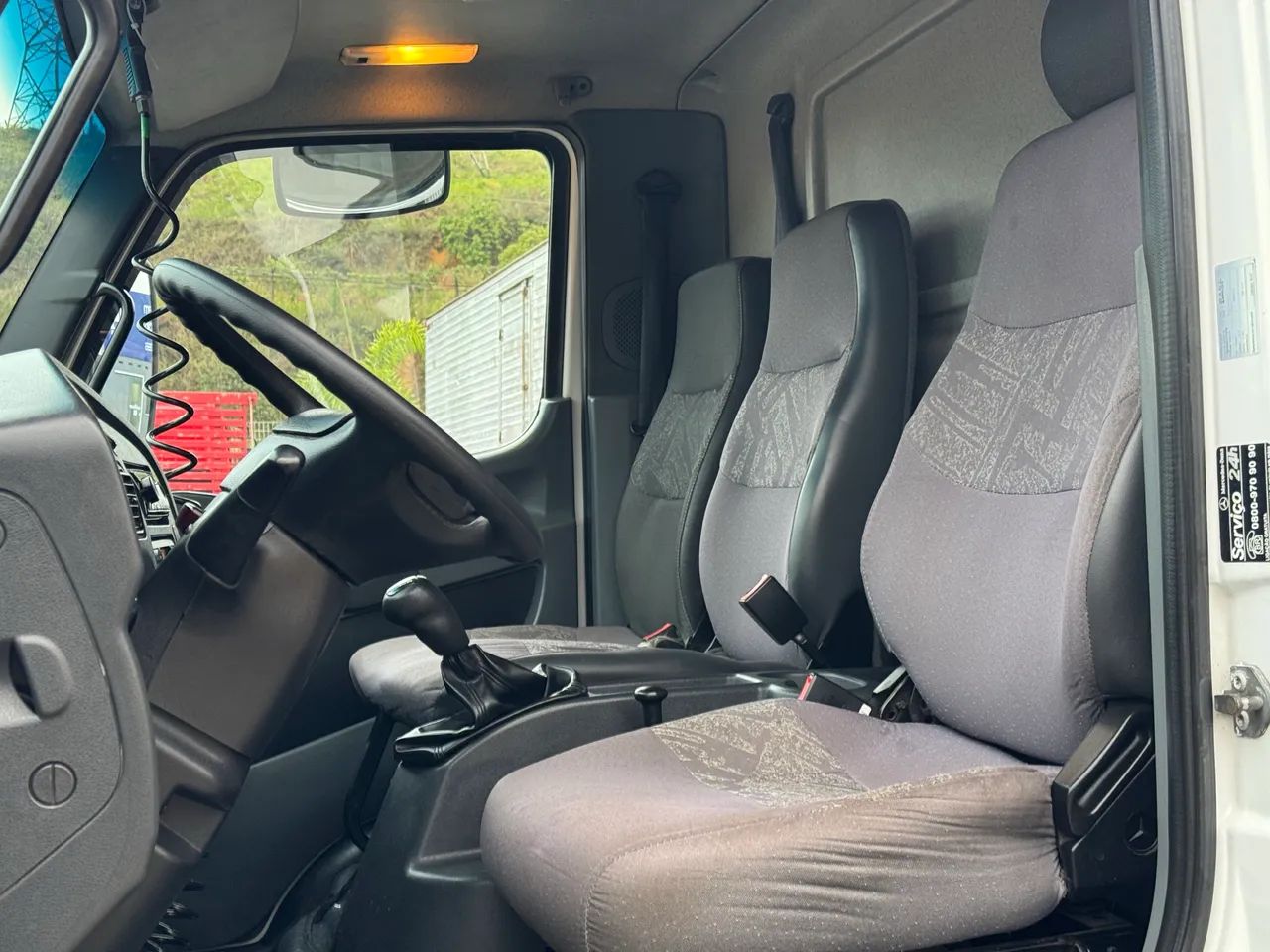 Mb Accelo 815 Ano 2014 - Caminhão 3/4 com baú, único dono, apenas 190.000km disponível - Foto 5