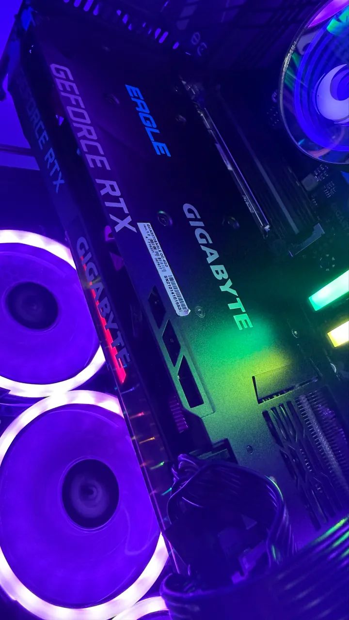 PLACA DE VÍDEO RTX 3070 - GIGABYTE EAGLE OC - RGB LED - Caixa e manual