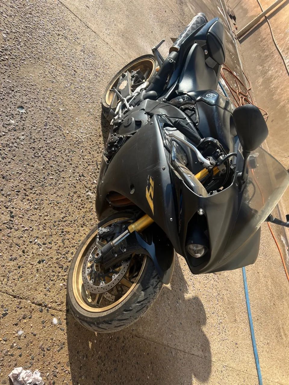 R1 mil cilindradas  - Foto 4