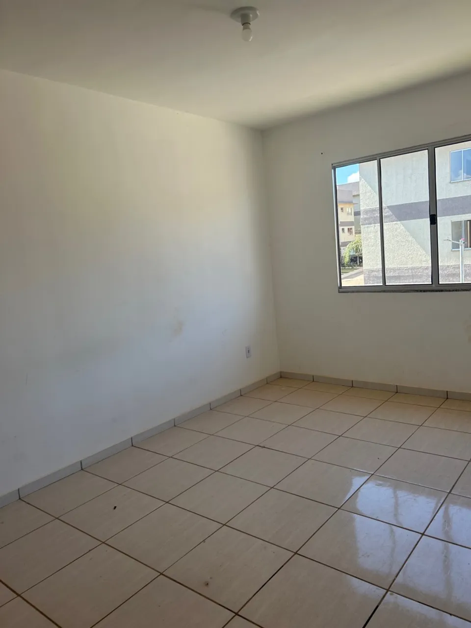 Alugo apartamento na cidade ocidental 700,00 