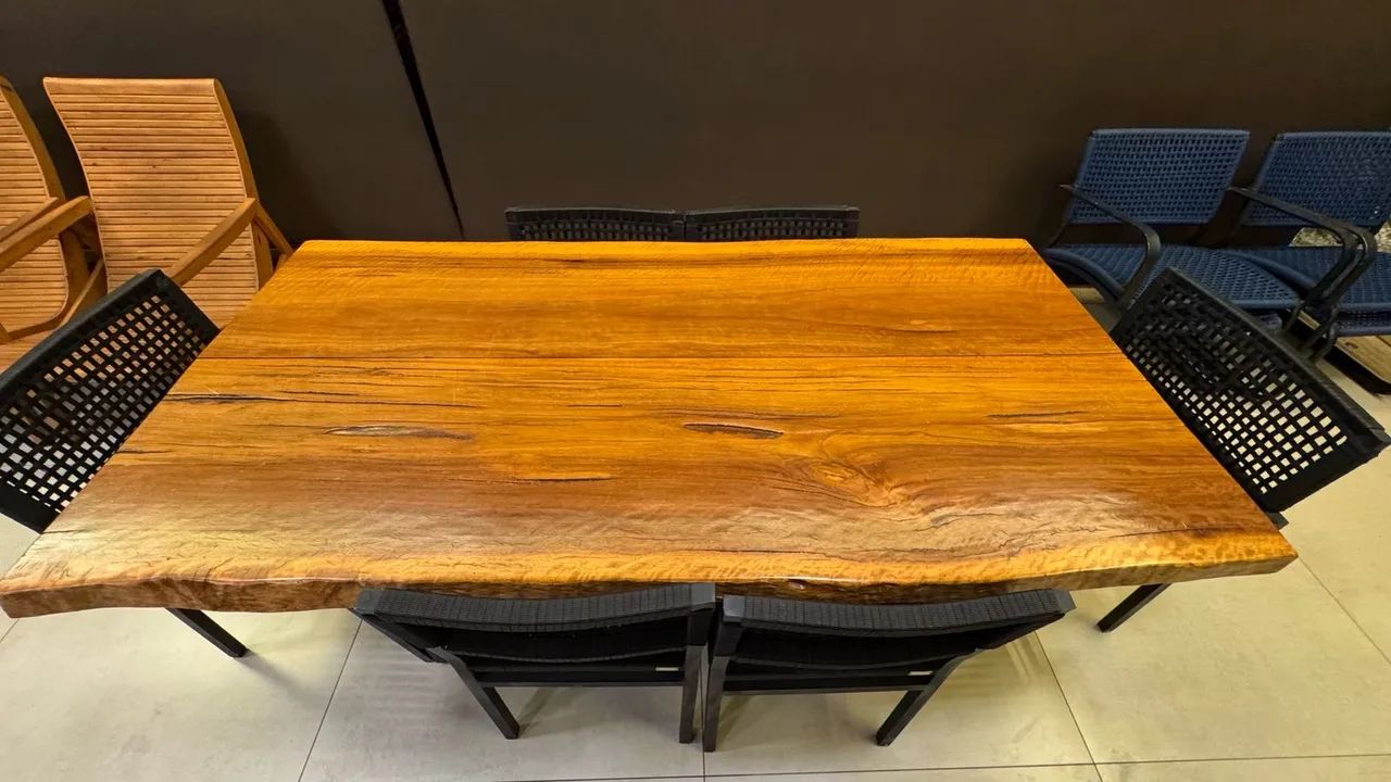 Mesa de Jantar em Madeira Maciça