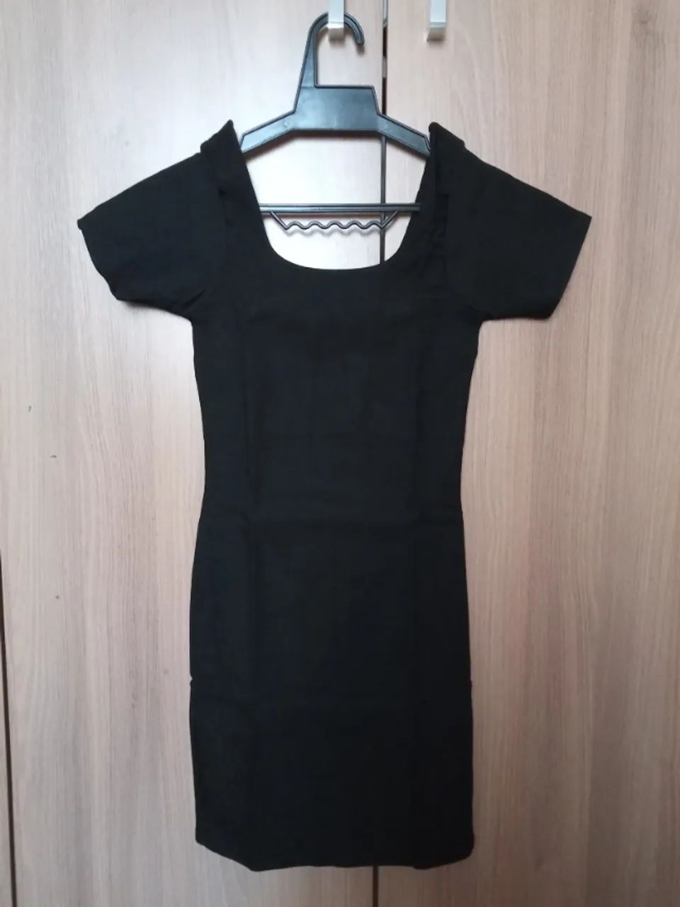 Vestido Manola justo manga curta preto 