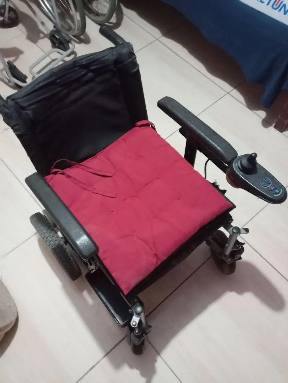 Cadeira de rodas motorizada - Foto 4