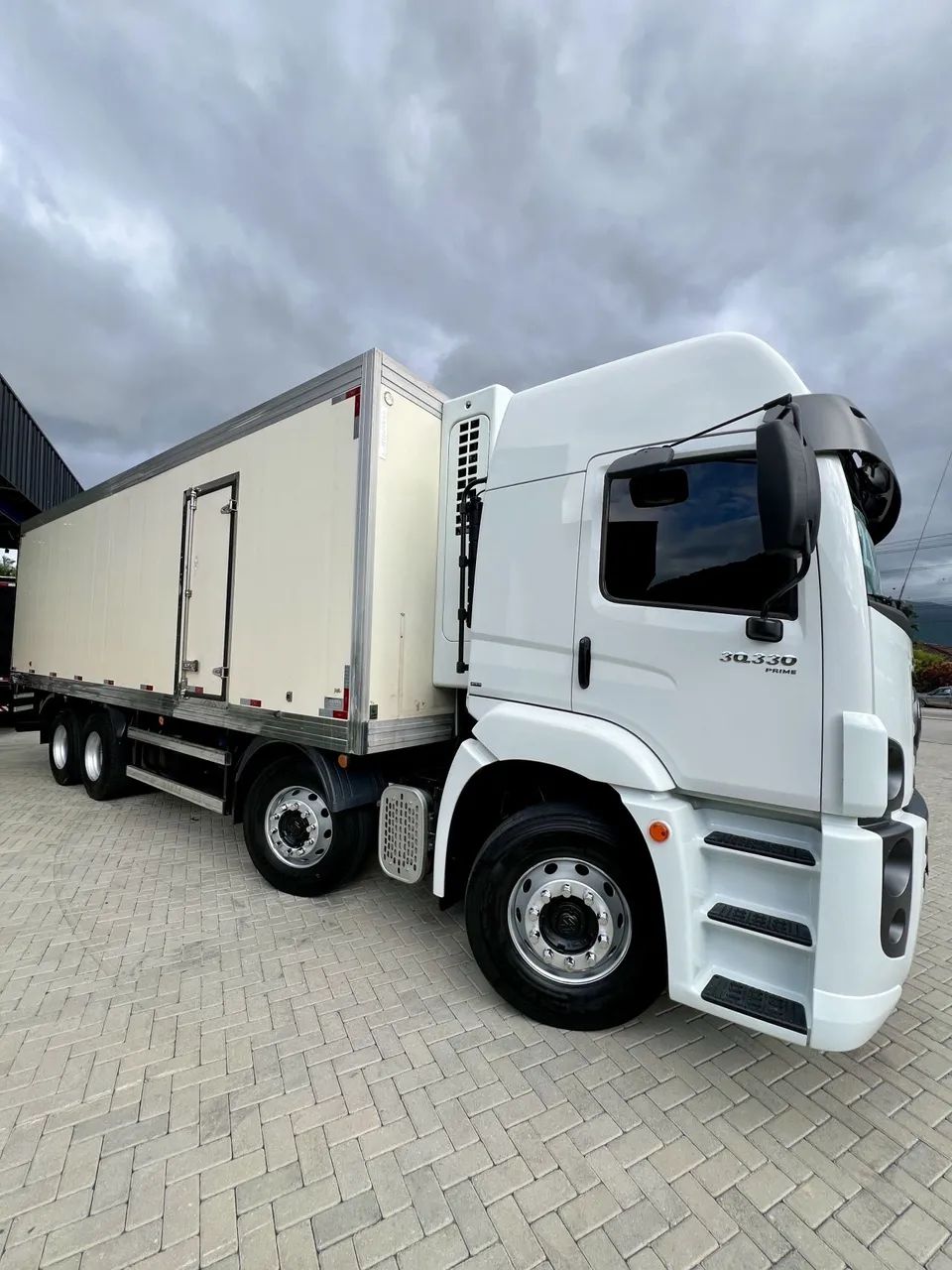 VW 30-330 8x2 2021 Baú 8.5m Máquina ThermoKing -20Cº - Foto 3