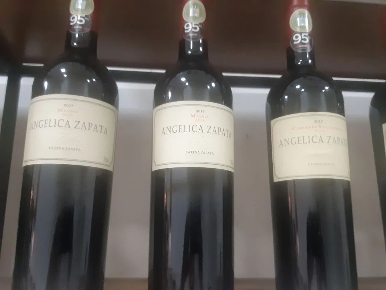 Adega Exclusiva à Venda com mais de 200 garrafas de vinhos. - Foto 2