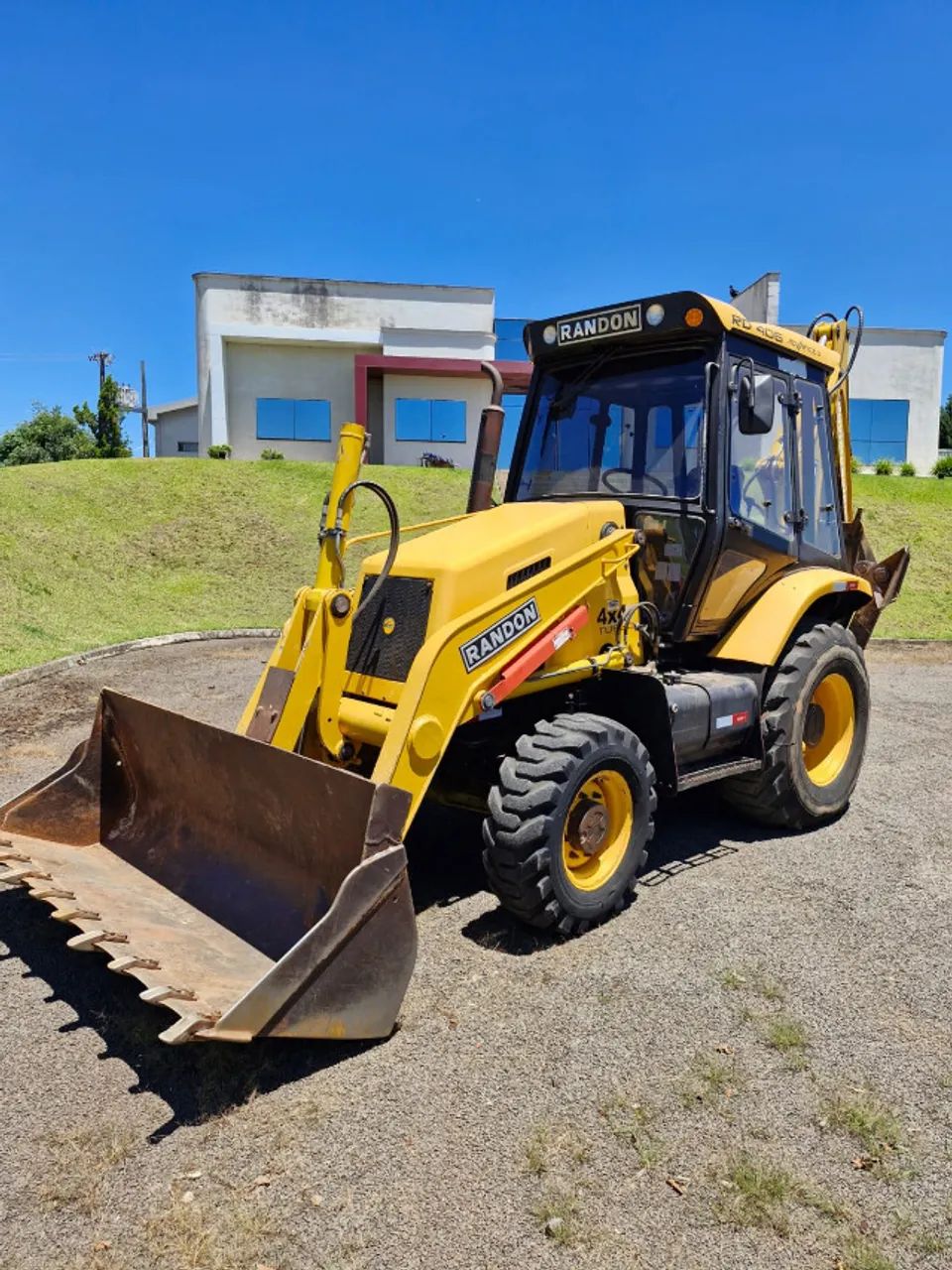 Retro Escavadeira Randon RD406 advanced ano 2016 com 8.200 horas tração 4x4 - Foto 4