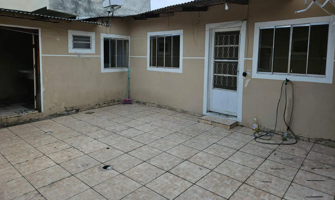 Alugo casa 1 quarto
