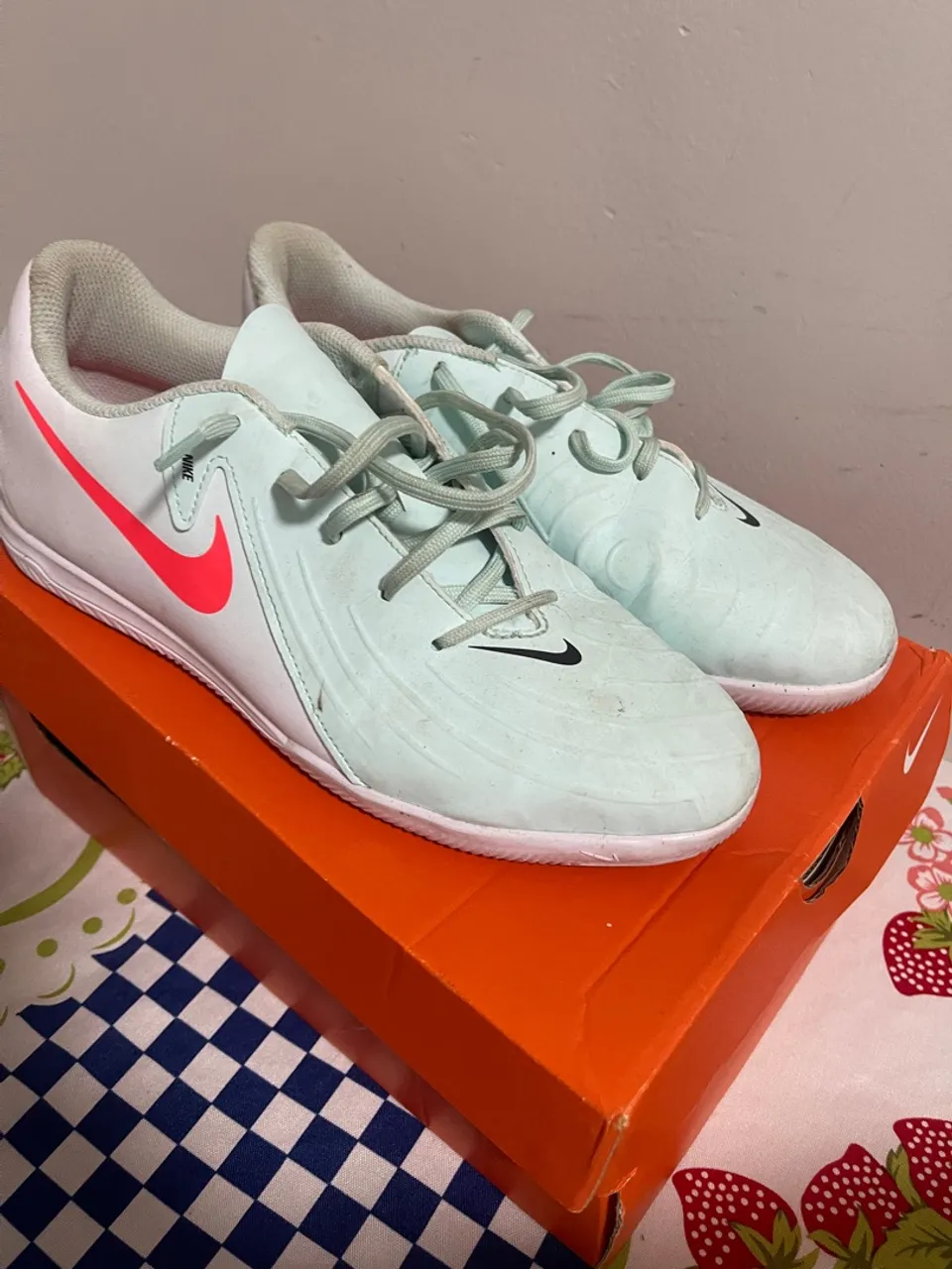 Chuteira Nike Futsal - Azul e Rosa