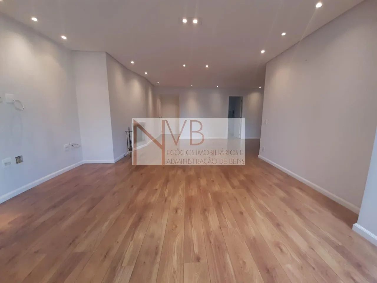 Alugue apartamento próx. ao metrô Vila Sônia: 186m², 4 dorms, 3 suítes, 5 banheiros por R$