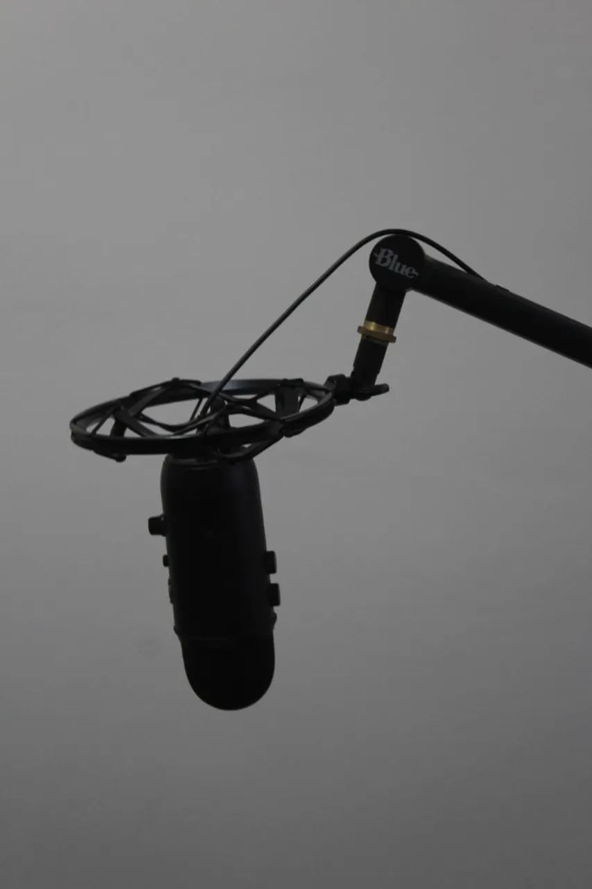 Microfone Condensador Blue Yeticaster Podcast, USB, Preto - Foto 6