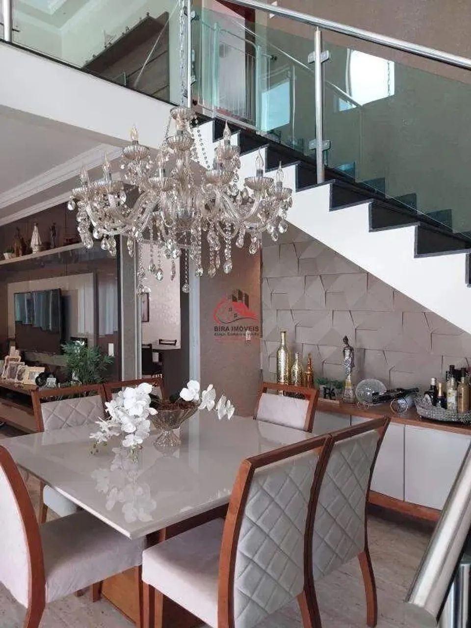 Casa com Piscina e Área Gourmet - 4 Quartos (2 Suítes) - Vila Celeste