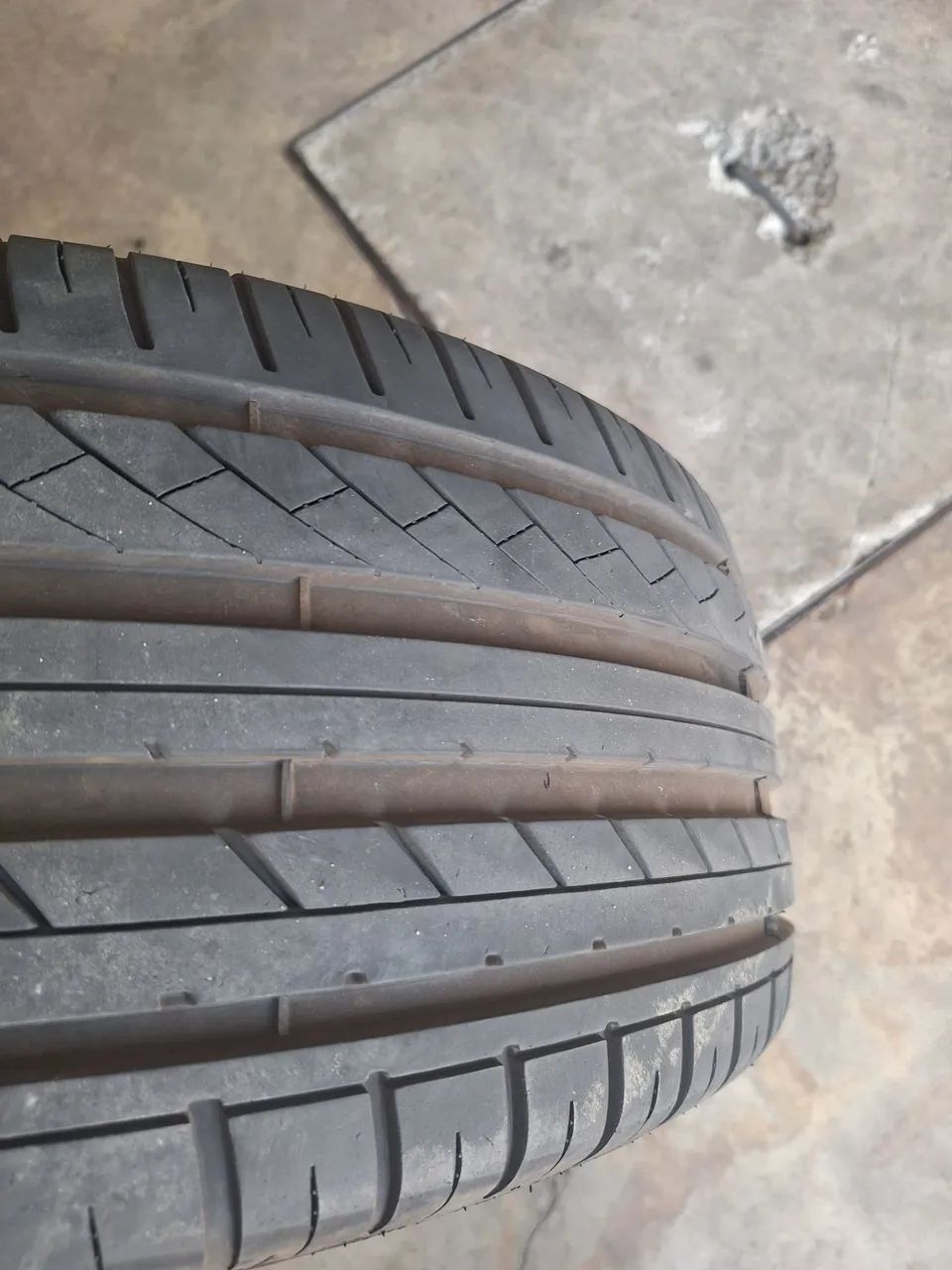 PNEU.225 X 45 X R17 EM EXCELENTE ESTADO,  QUASE NOVO, VEJA AS FOTOS  - Foto 4