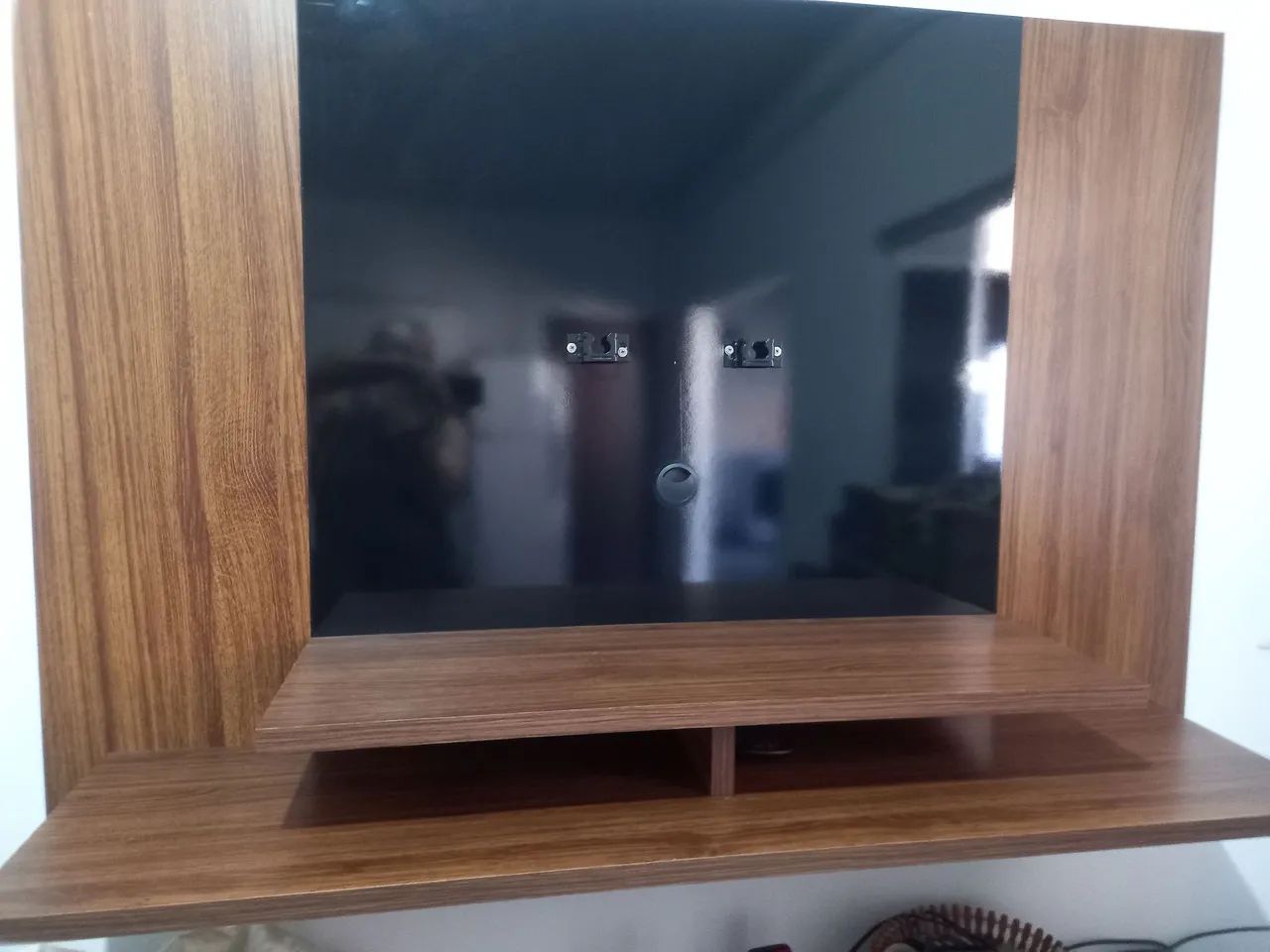 Painel para TV com prateleiras