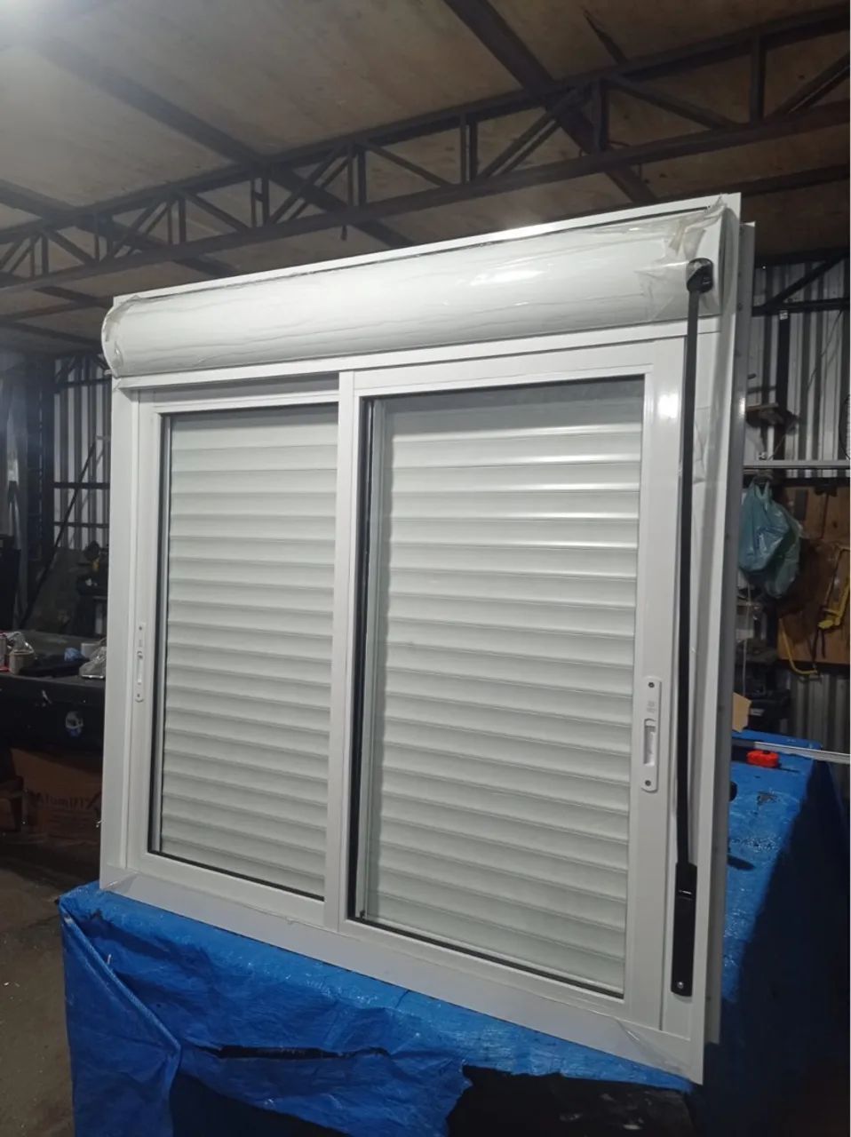 PROMOÇÃO Janela Esquadria 1x1 2 folhas com persiana integrada Manual, Linha Suprema  - Foto 4