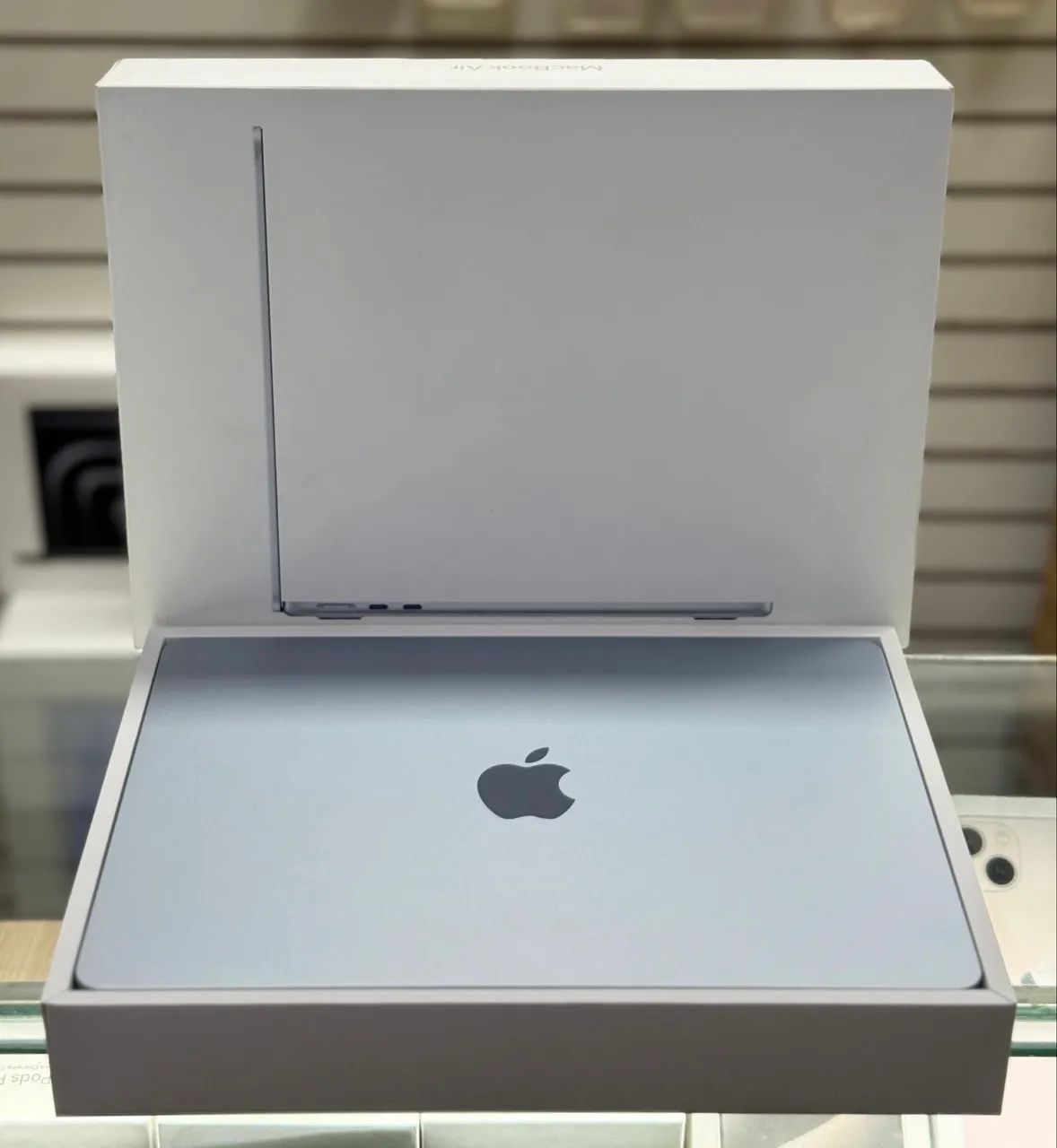 Macbook air m4 16gb / 256gb apenas 1 mes de ativação e 3 ciclos