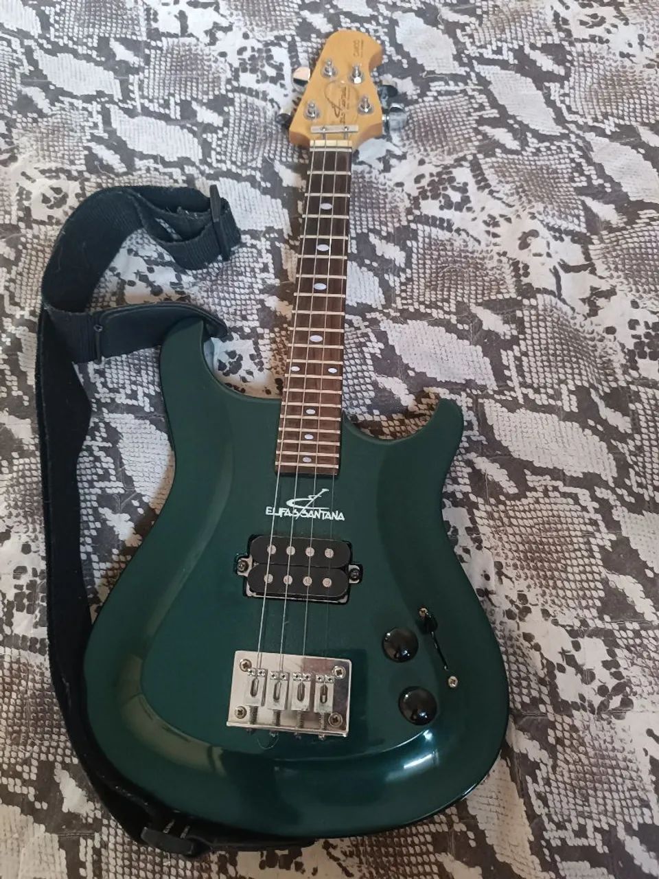 Guitarra baiana Elifaz Santana 