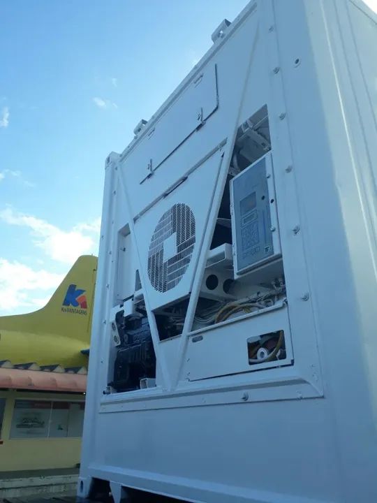 Reefer 12 mts com maquinário de congelamento