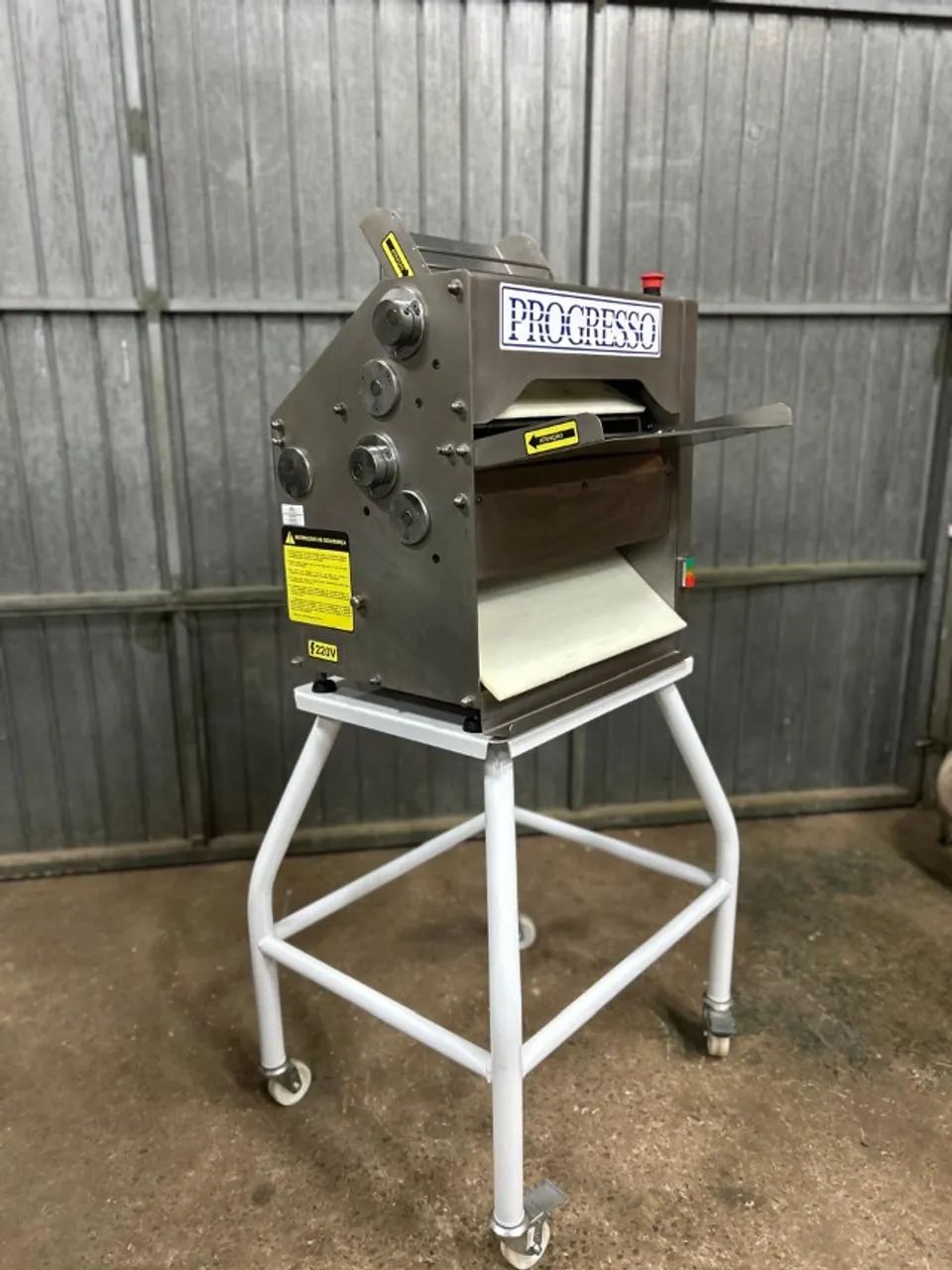 Laminadora de pizzas LP 45 Progresso Laminadoras de salgados e outros duplas laminação