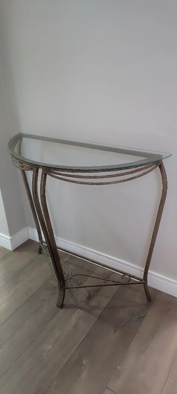 Mesa de Canto de Vidro e Metal Elegante