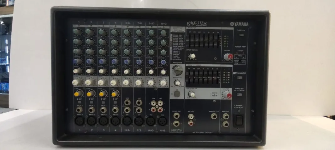 Mesa de Som Digital Yamaha 02R - Equipamentos e Acessórios de Som