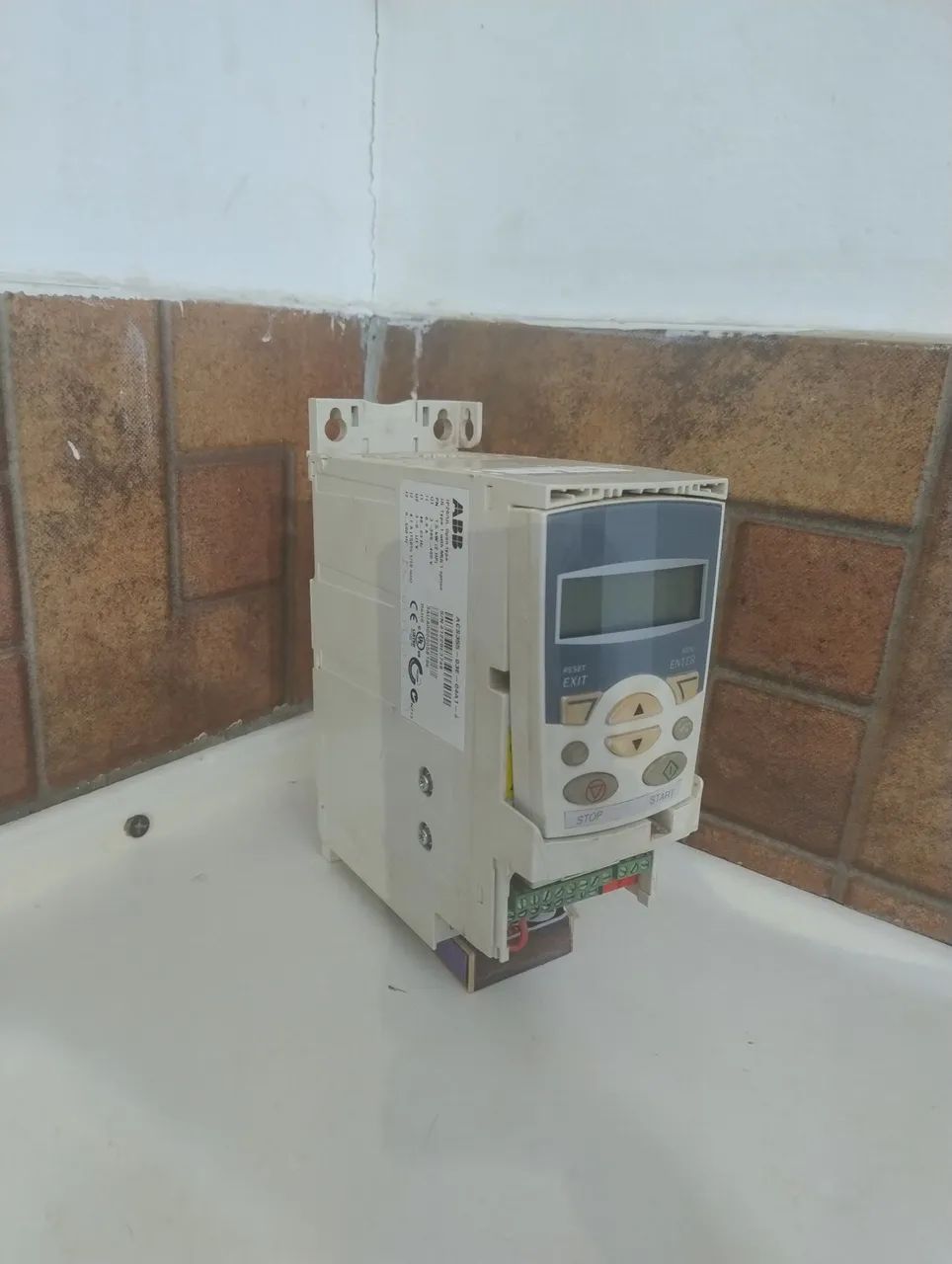 Inversor de Frequência Trifásico<br>2CV/1,5kW 380V 4,1A<br>ACS355-03E-04A1-4 - Foto 5