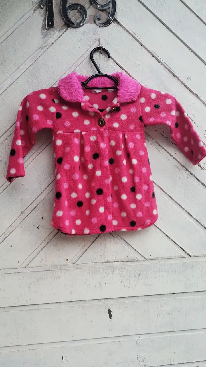 Casaco Infantil Rosa Poá com Gola de Pelúcia