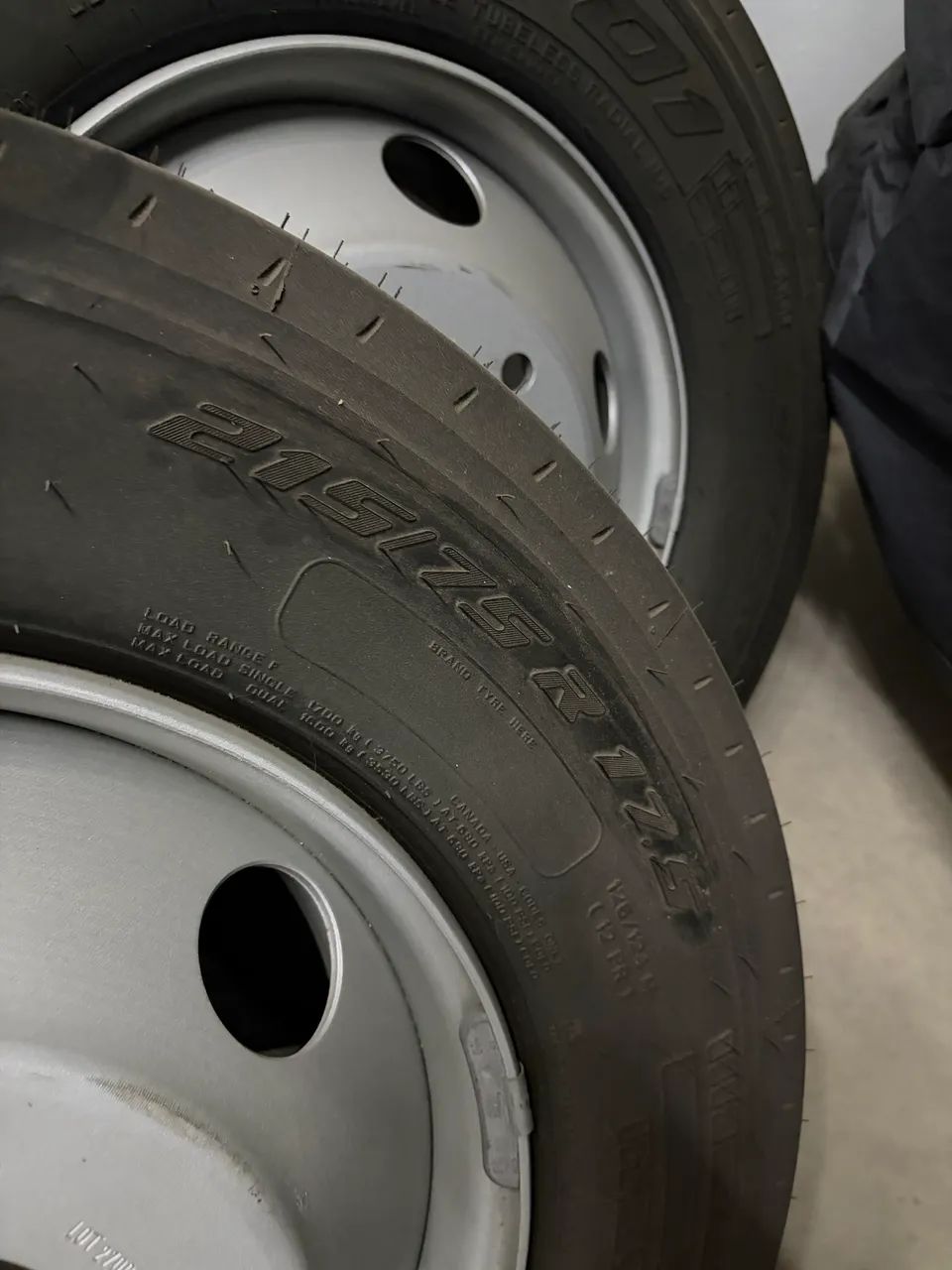 215/75 17,5 PIRELLI MC, ZERO com aros 