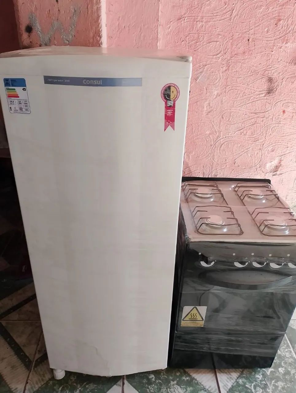 Geladeira Consul e Fogão 4 bocas funcionando perfeitamente 