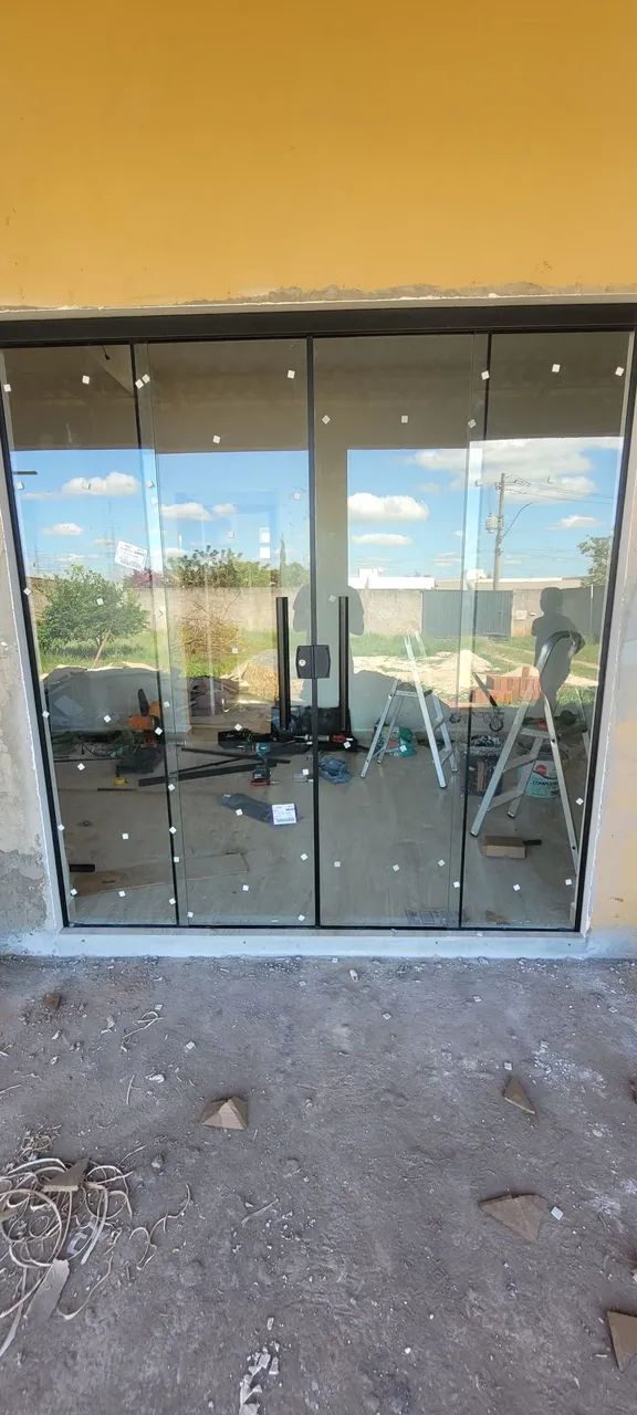 Linda Porta  4 folhas incolor 2 metros por 2.10. Novas, instalada - Foto 2