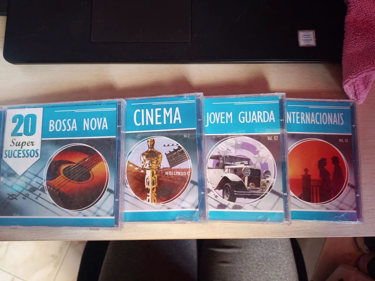 4 CDs Musicais - Bossa Nova, Cinema, Jovem Guarda e Internacionais