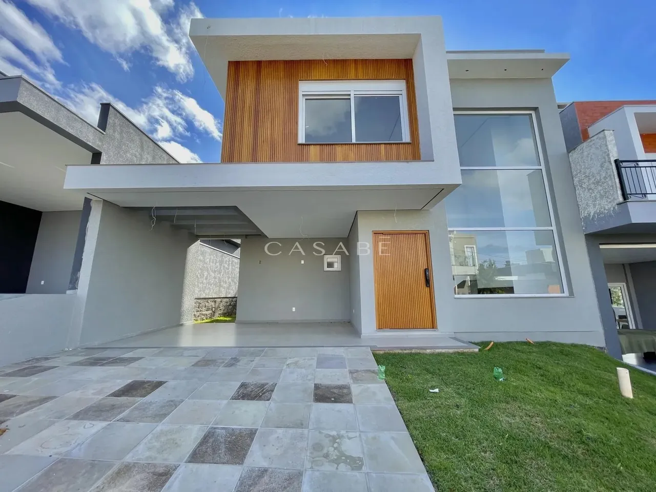 Sobrado Magnífico à Venda no Villa Lucchesi em Gravataí.