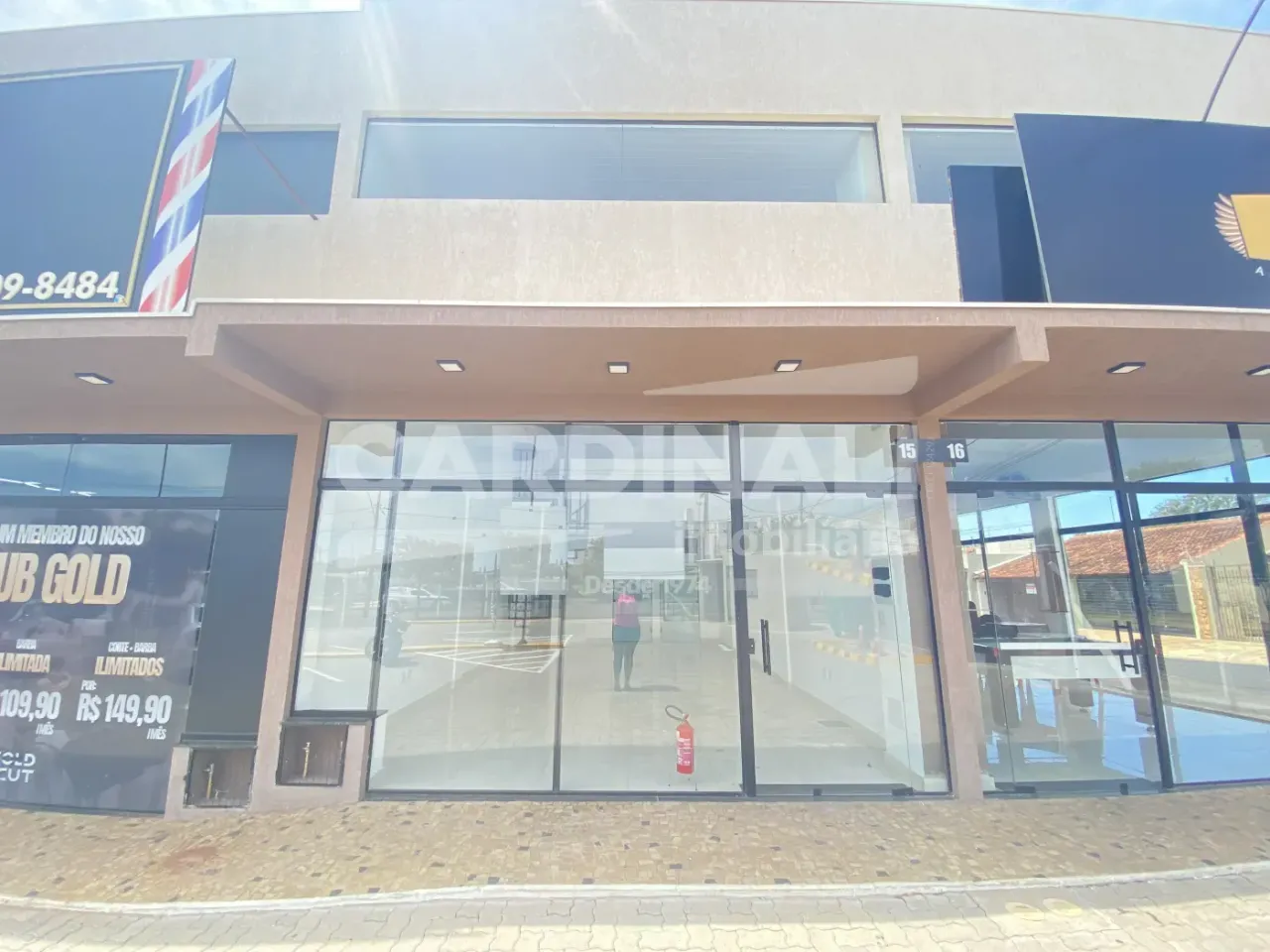 Comercial Sala / Salão com Condomínio em São Carlos