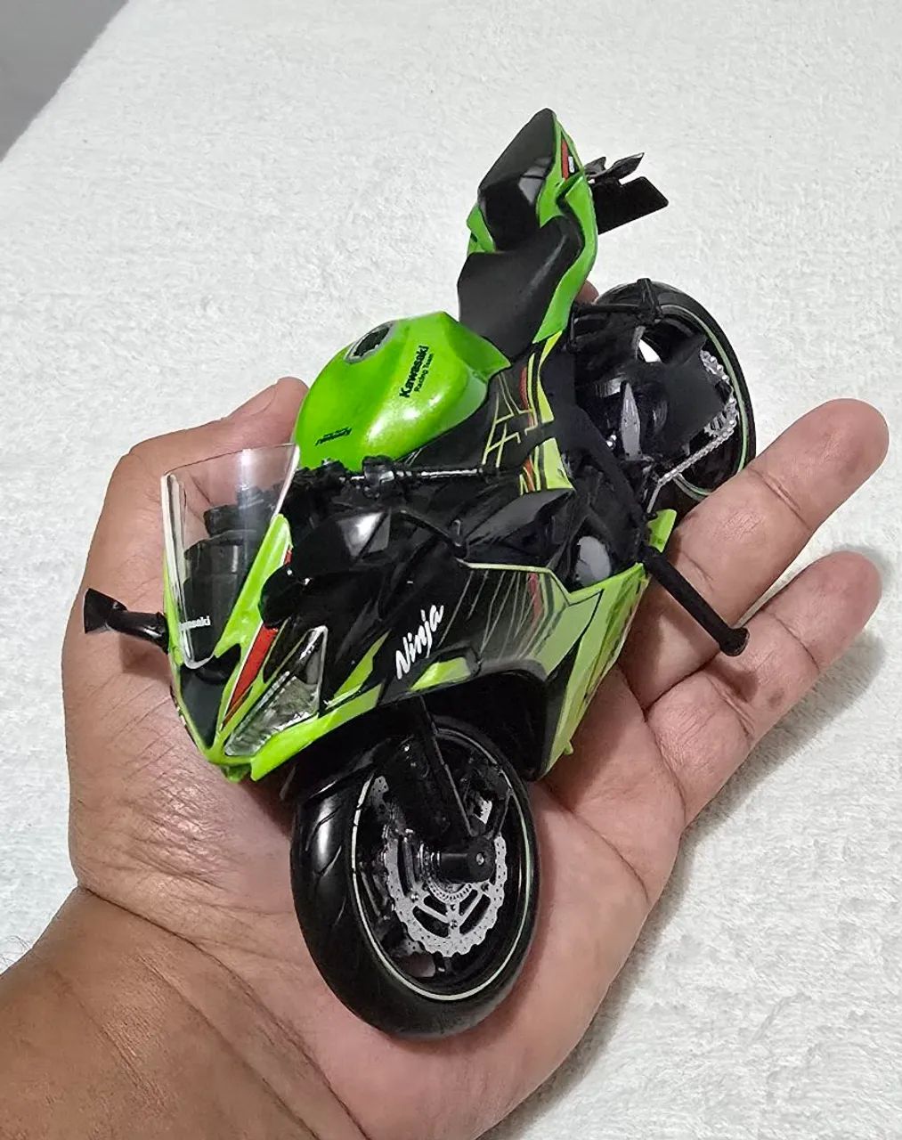 Moto miniatura Kawasaki Ninja ZX-6R  - Foto 3