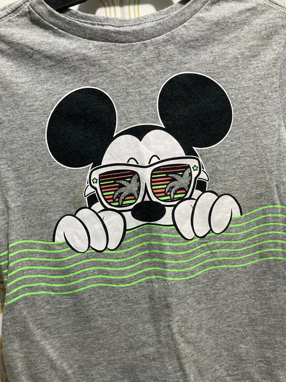 Camiseta Cinza Infantil Manga Curta do Mickey de óculos, Tam 2 - Foto 2