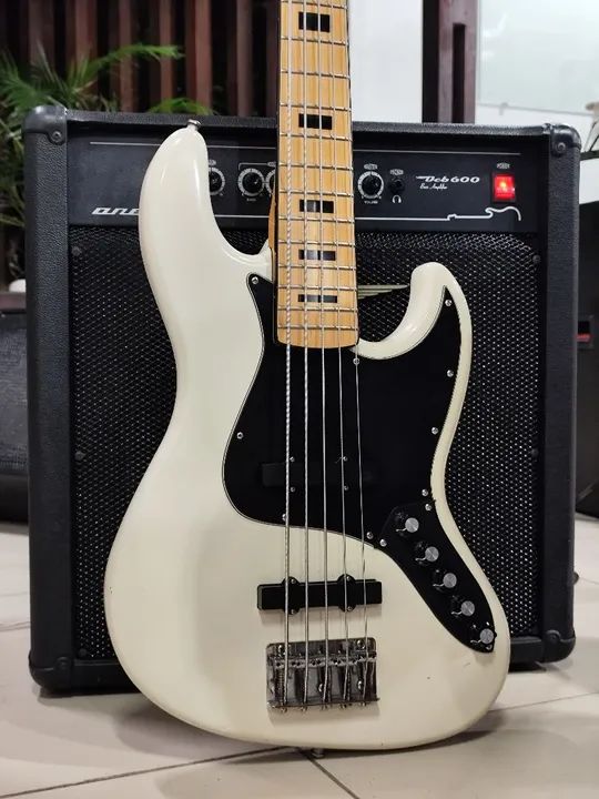 Baixo Tagima TJB 5 | Captação cerâmica e circuito RB custom