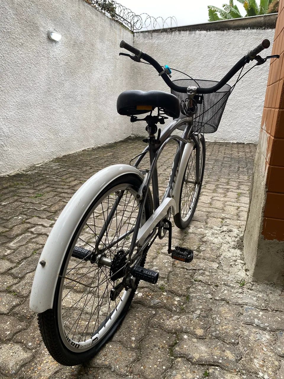 Bicicleta Linda aro 26 com marchas - Foto 5