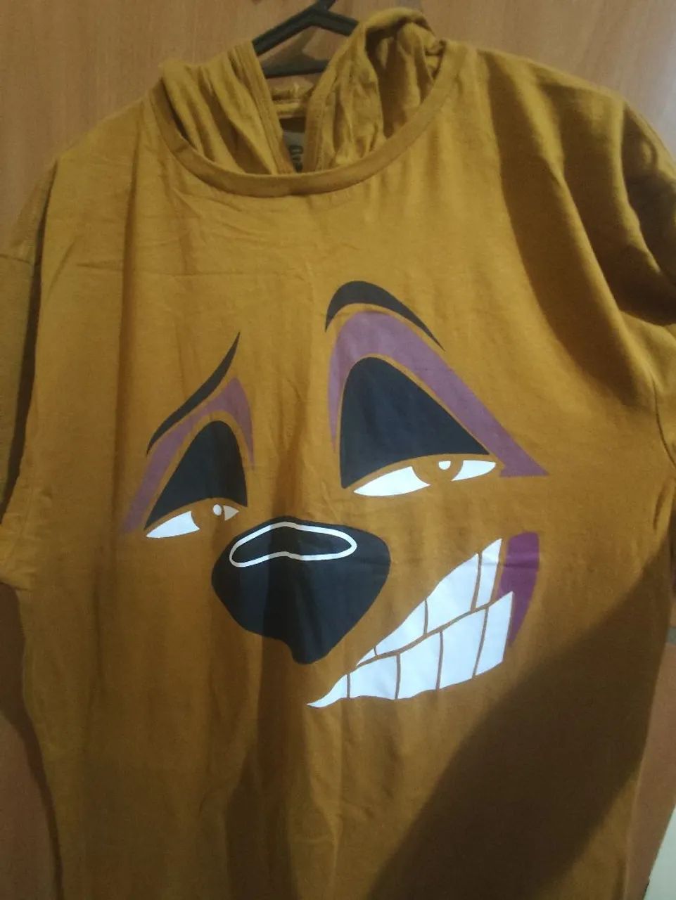Camiseta com Capuz - Foto 2