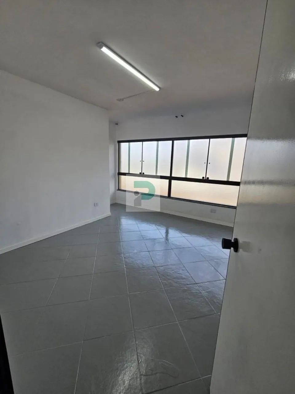 Sala Comercial para Locação em Mogi das Cruzes, Centro, 1 banheiro - Foto 2