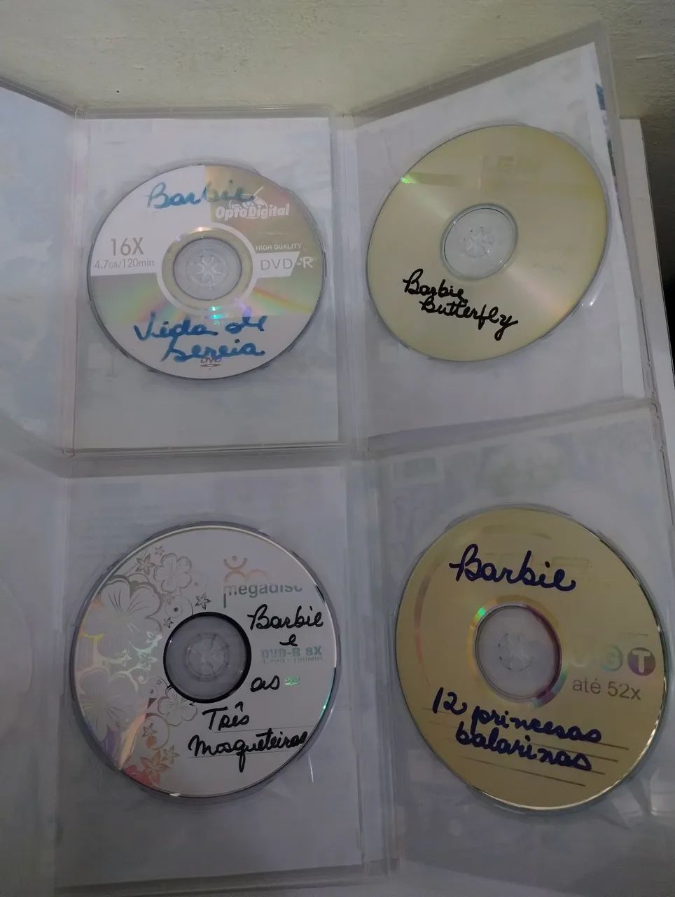 Lote com 4 DVDS da Barbie em ótimo estado, mas não são originais. - Foto 5