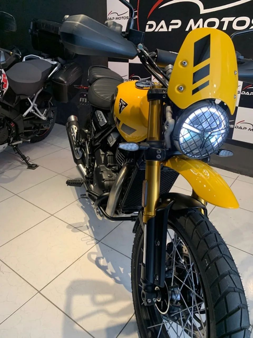 TRIUMPH SCRAMBLER 400 XC 2026 - Foto 3