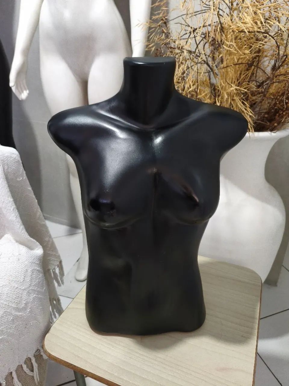 EXPOSITORES EM ESTILO MANEQUINS  - Foto 4