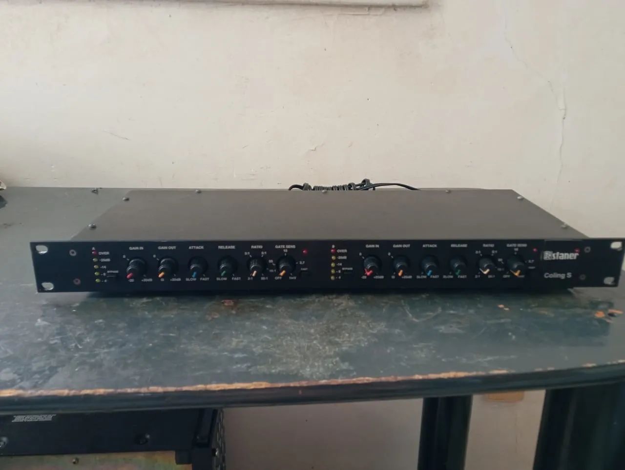 Compressor de Áudio Staner Coling S - 110/220V