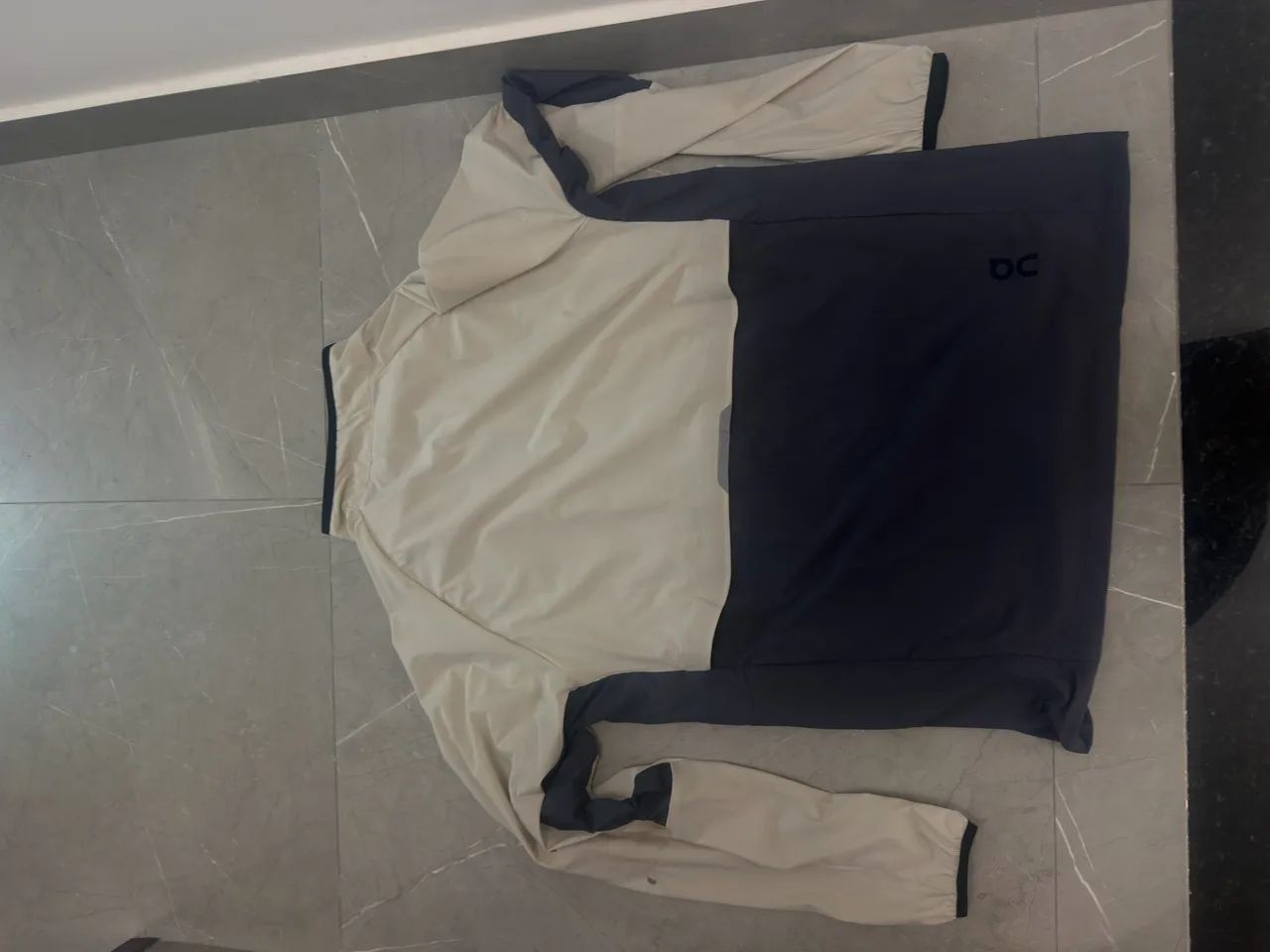 Casaco Corta Vento On Running G até 90kg e 1,75m - Foto 4