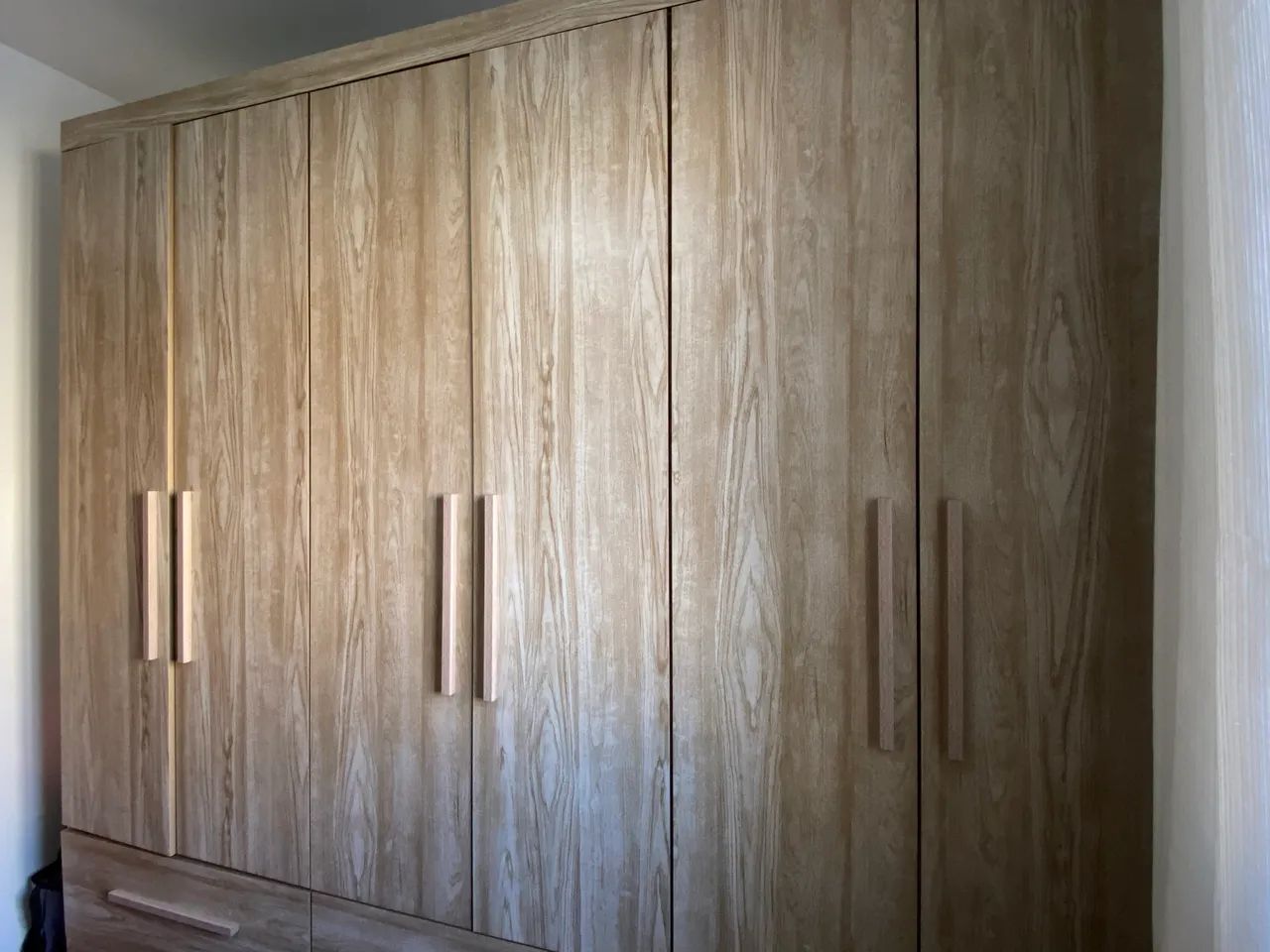 Guarda roupa bege 6 portas  - Foto 2