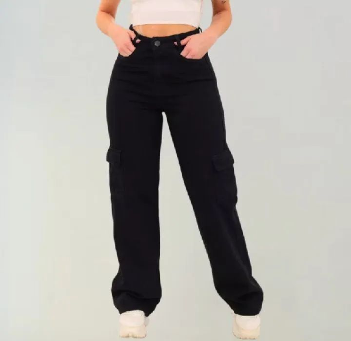 Calça wide leg cargo preta 